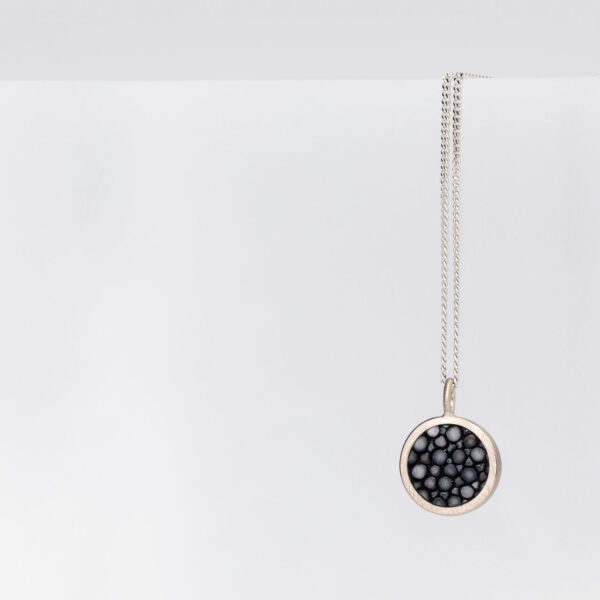 Kette mit Anhänger DOT