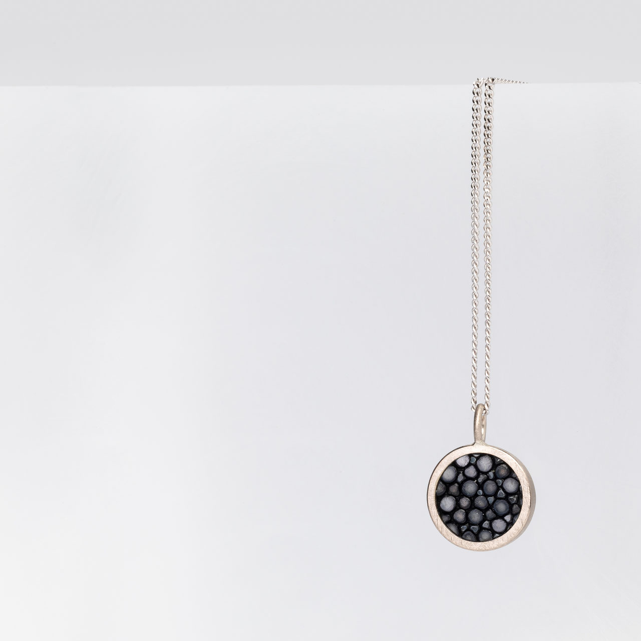 Kette mit Anhänger DOT