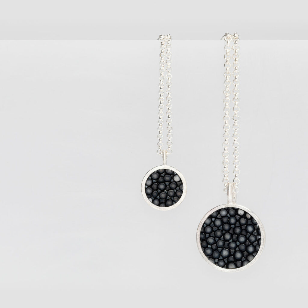 Kette mit Anhänger DOT