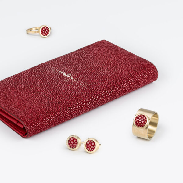 Set Portemonnaie + passendes Schmuckstück in Silber oder Gold mit bordeaux farbenem Rochenleder